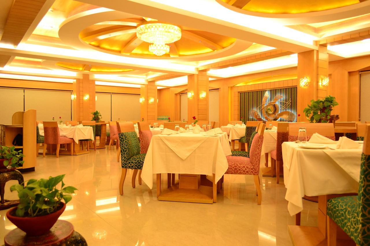Hotel Golden Gate Indore Exterior foto